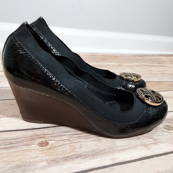 Tory Burch black patent logo Caroline wedge heels 7 - Picture 16 of 16